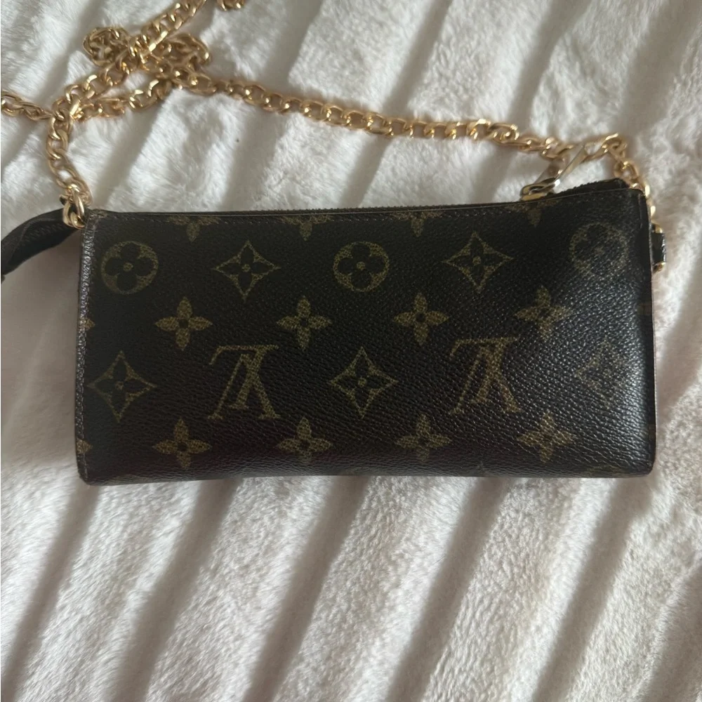 Louis Vuitton wallet/crossbody with 2 chains - Picture 4 of 15